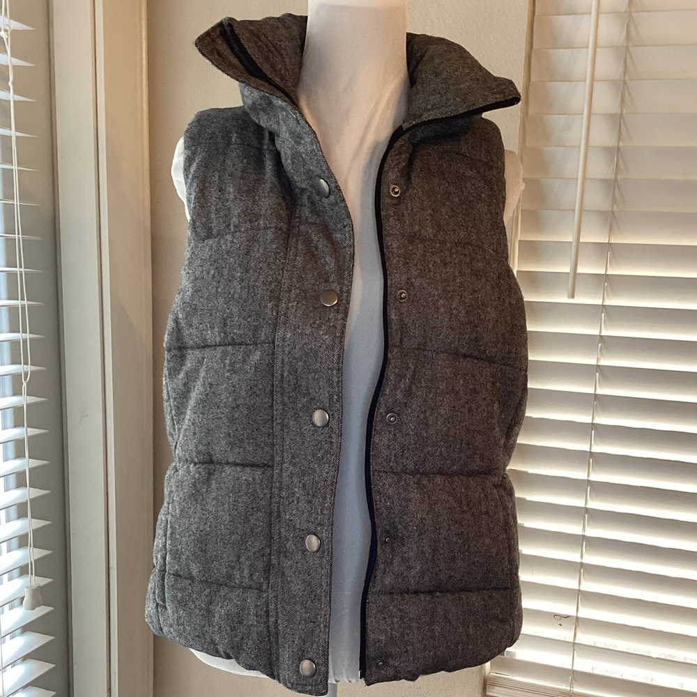 Old Navy Gray Tweed Puffer Vest Size M